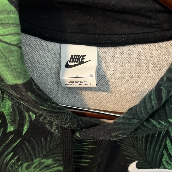 NIKE SPORTSWEAR CLUB MEN'S FRENCH TERRY HOODIE IN LUCKY GREEN,BLACK - Picture 2 of 4